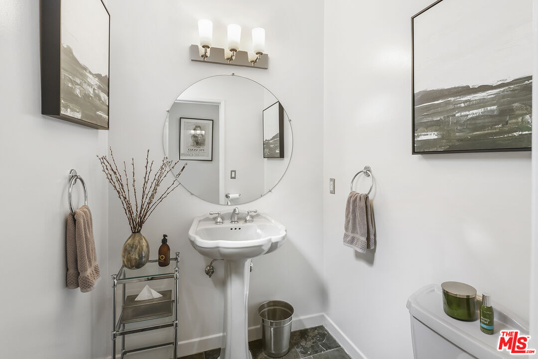 4434 Moorpark Way Unit: 106