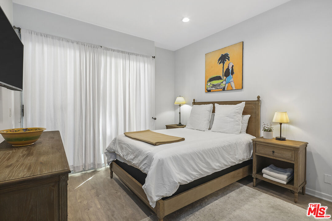 4434 Moorpark Way Unit: 106