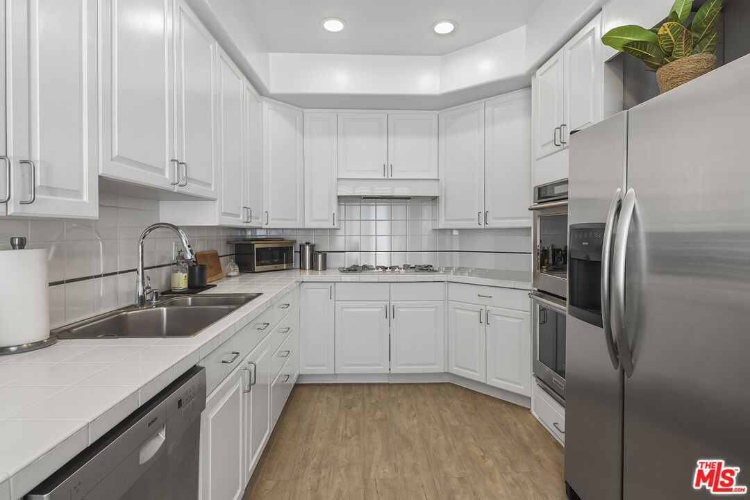 4434 Moorpark Way Unit: 106