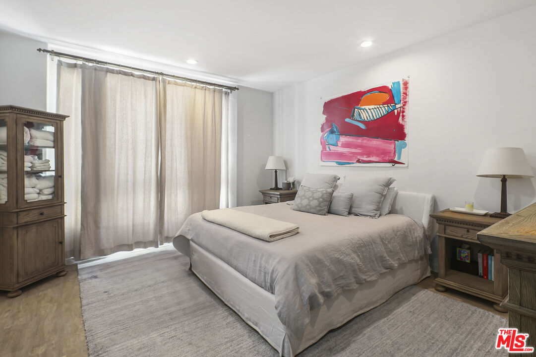 4434 Moorpark Way Unit: 106