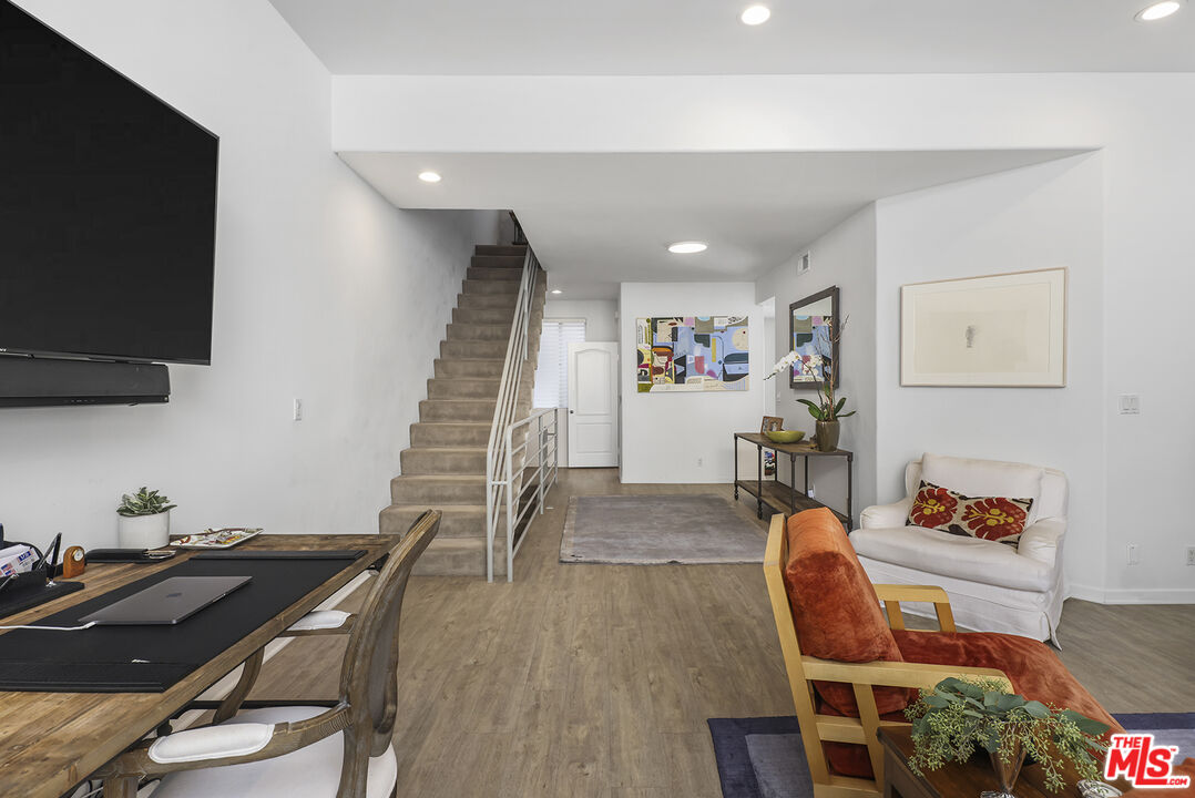 4434 Moorpark Way Unit: 106