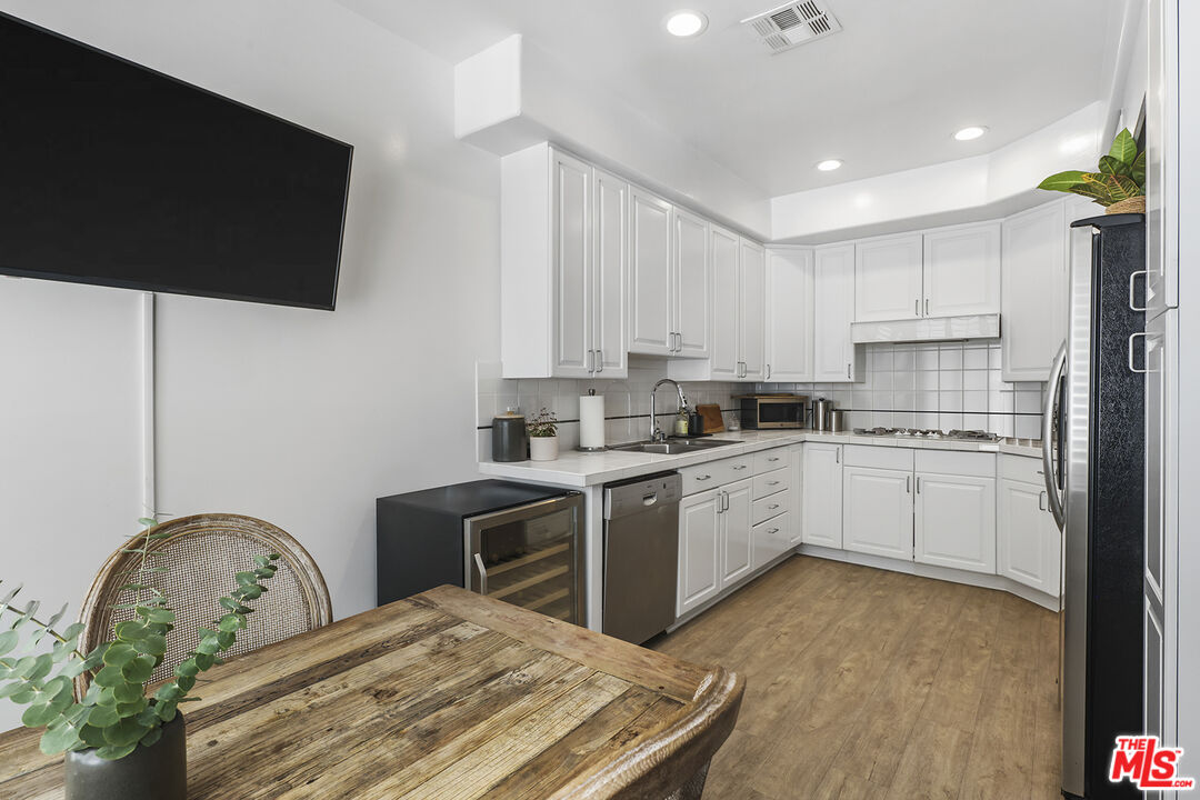 4434 Moorpark Way Unit: 106