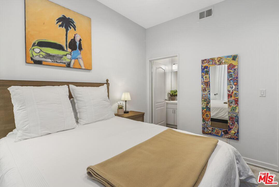 4434 Moorpark Way Unit: 106