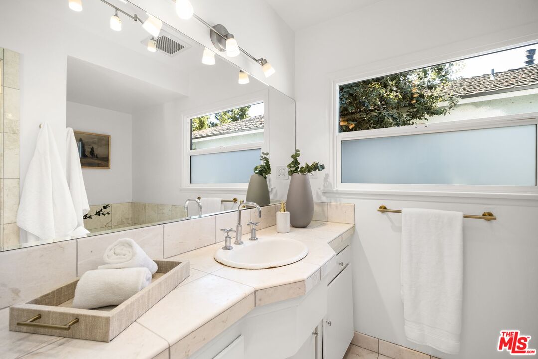 13332 Valleyheart Dr