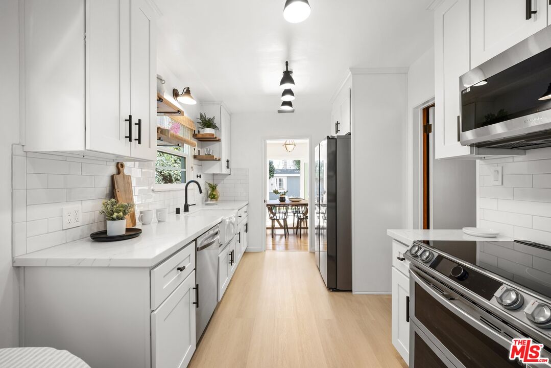 13332 Valleyheart Dr