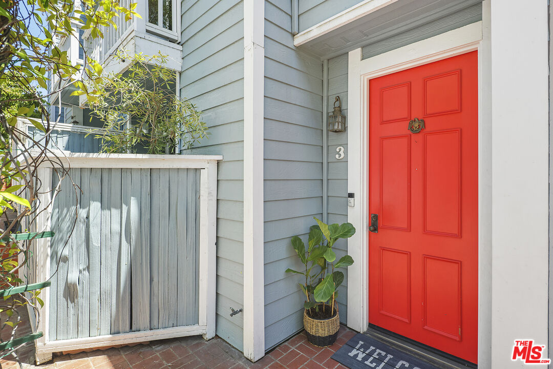 4420 Tujunga Ave Unit: 3