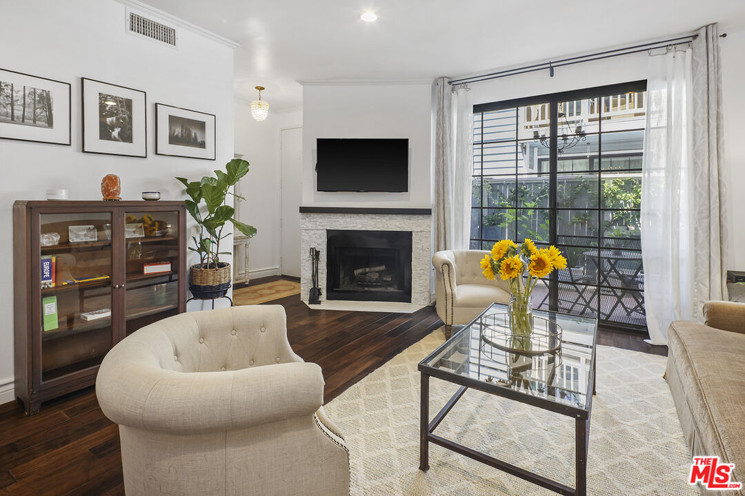 4420 Tujunga Ave Unit: 3