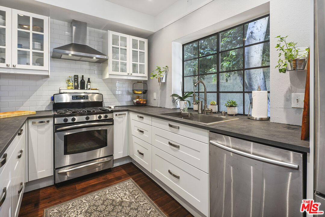 4420 Tujunga Ave Unit: 3