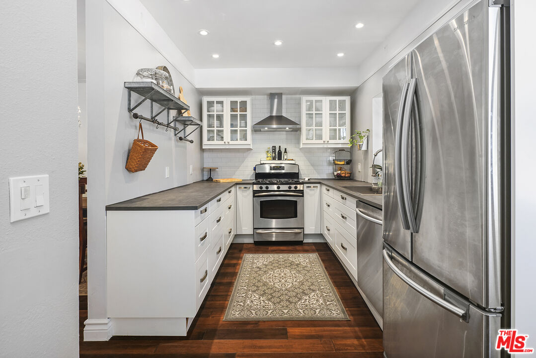 4420 Tujunga Ave Unit: 3