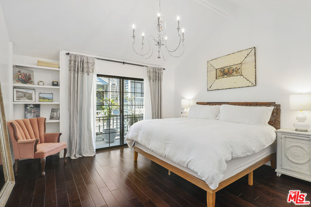 4420 Tujunga Ave Unit: 3