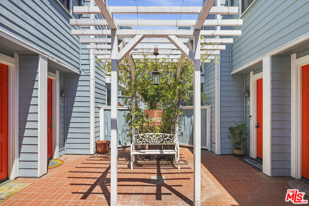 4420 Tujunga Ave Unit: 3