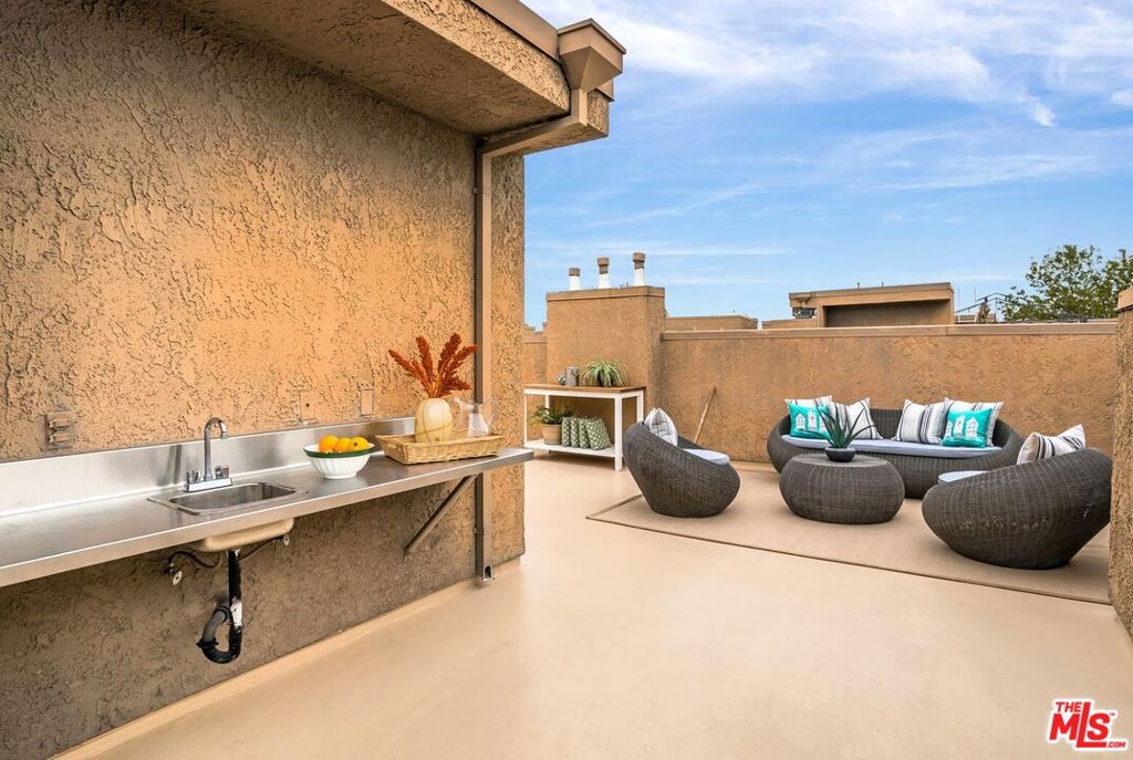 14960 Dickens Street 313