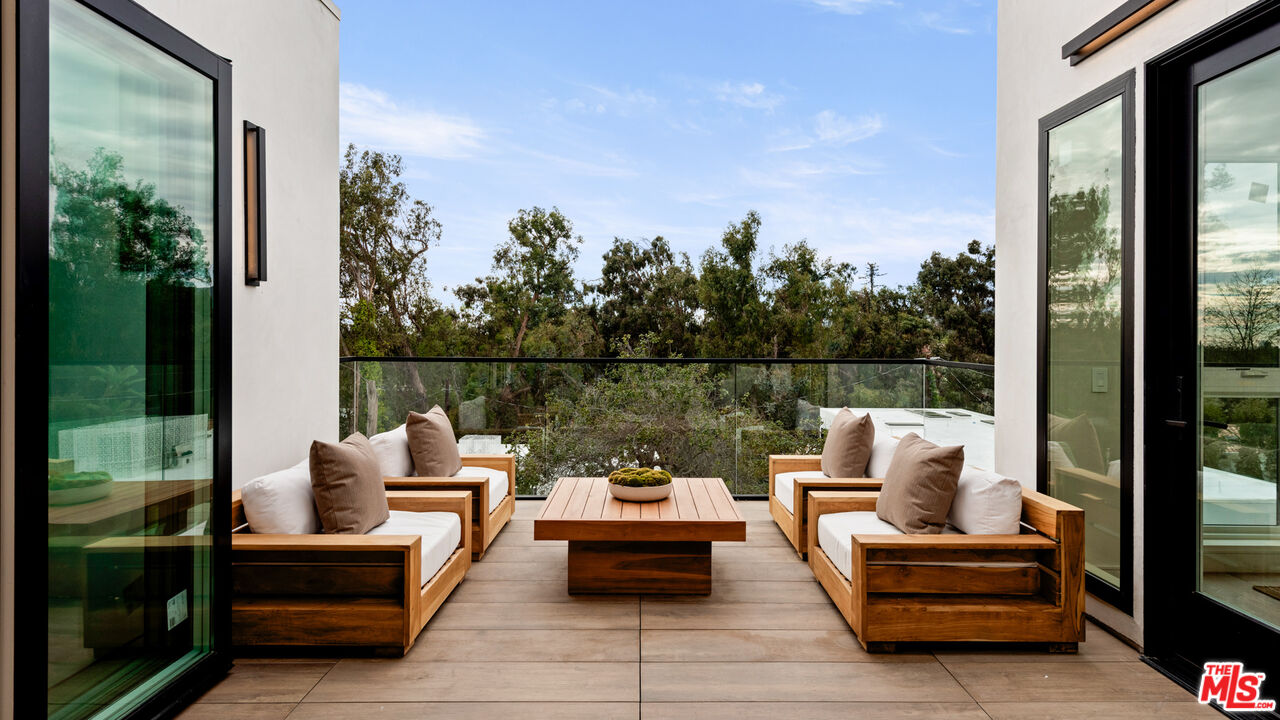 505 S Barrington Ave Unit: 310