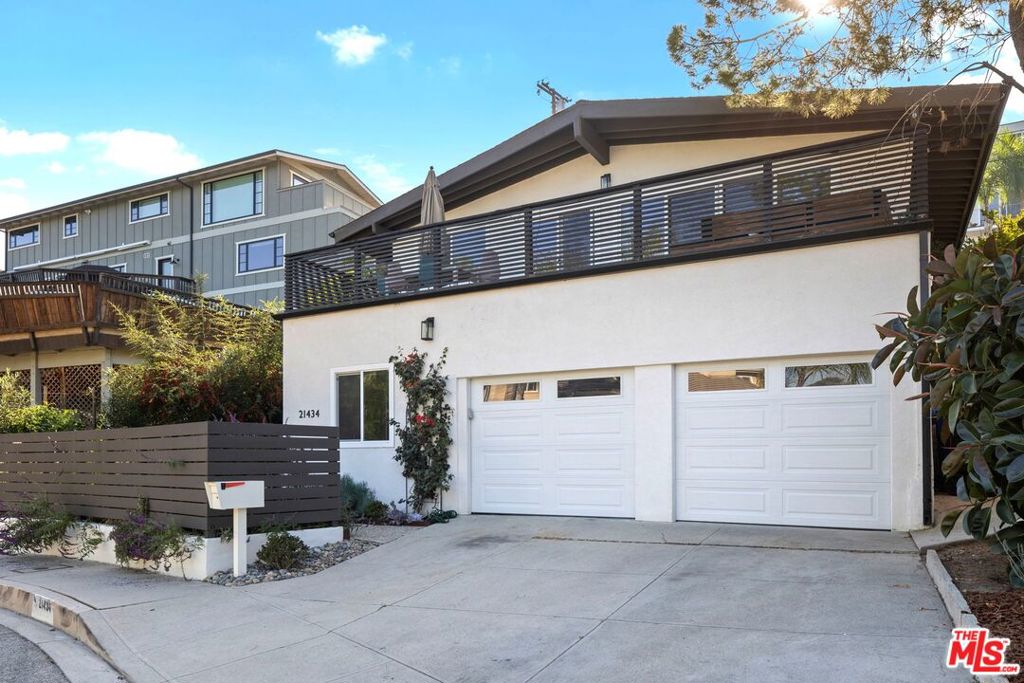 21434 Salamanca Avenue