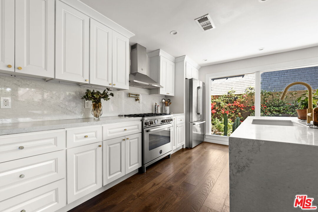 2248 S Hobart Blvd
