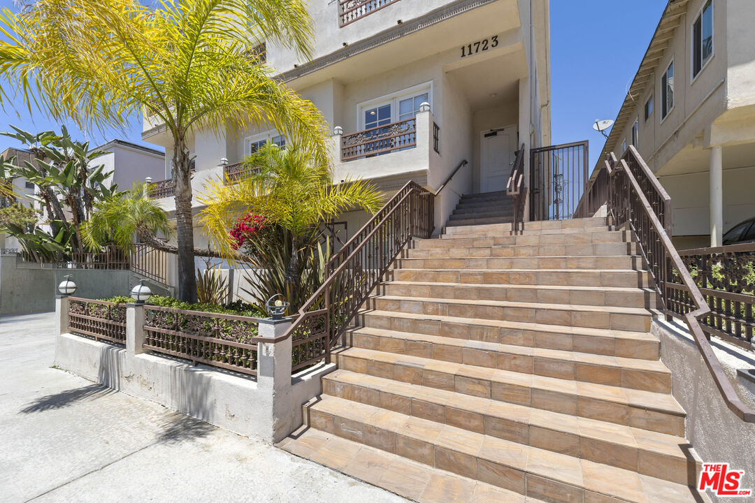 11723 Mayfield Ave Unit: 3