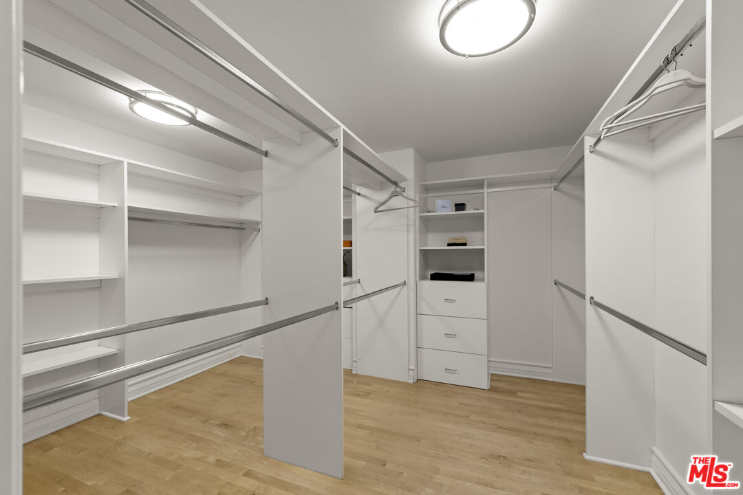 11723 Mayfield Ave Unit: 3