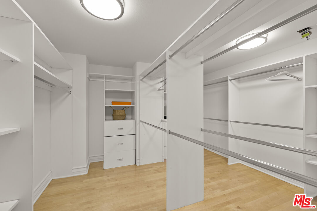 11723 Mayfield Ave Unit: 3