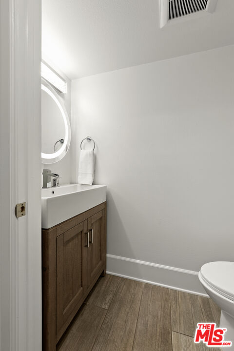 11723 Mayfield Ave Unit: 3