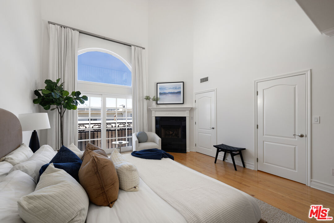 11723 Mayfield Ave Unit: 3