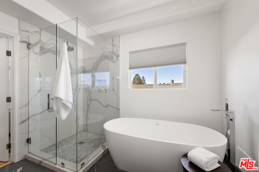 11723 Mayfield Ave Unit: 3