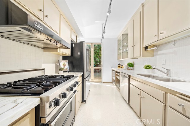 1111 S Orange Grove BLVD