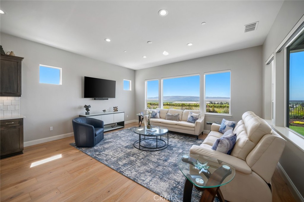 1654 Eucalyptus Road