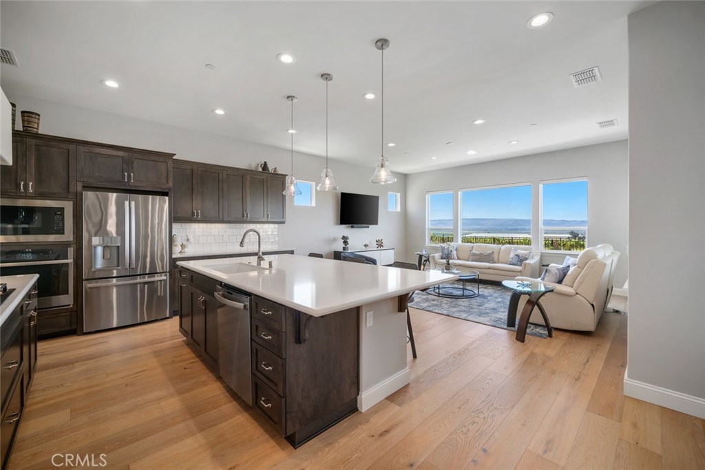 1654 Eucalyptus Road