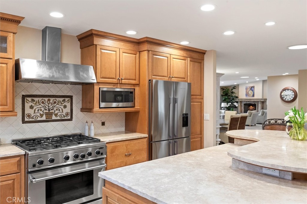 323 La Paloma Avenue