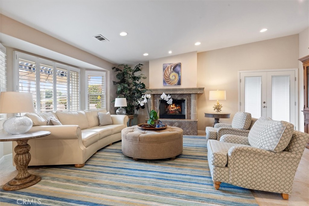 323 La Paloma Avenue