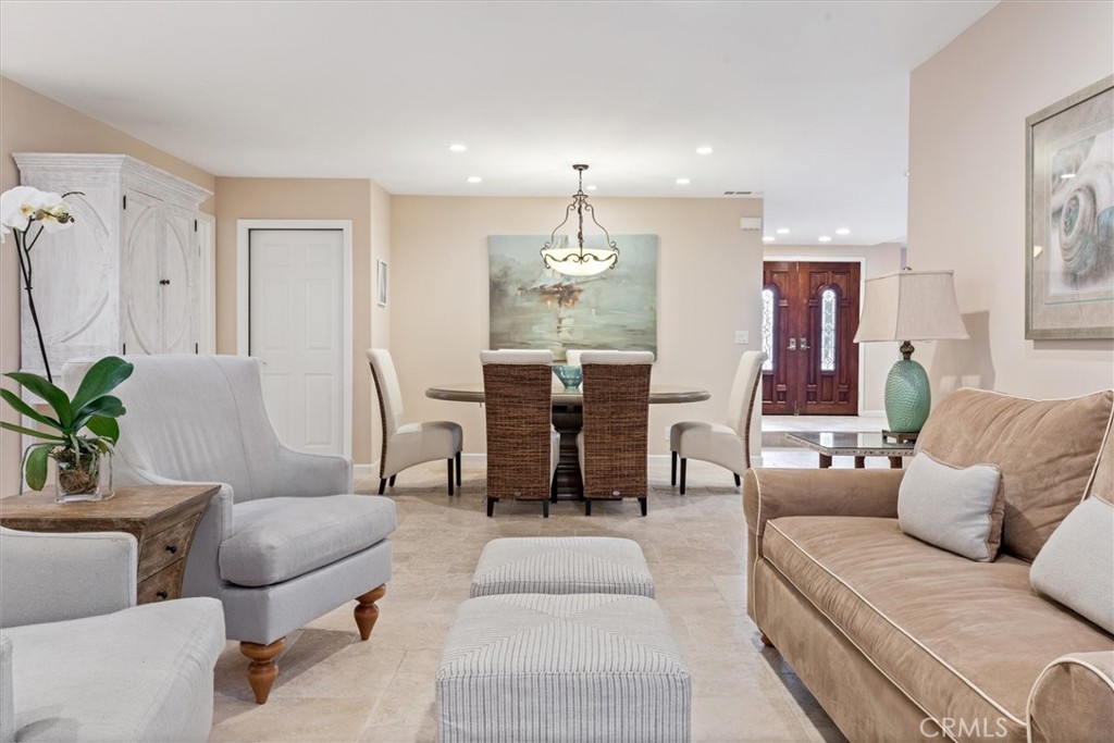 323 La Paloma Avenue