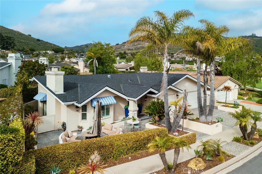 323 La Paloma Avenue