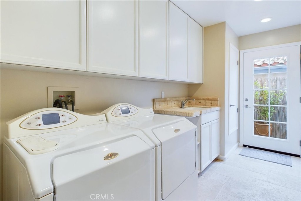 323 La Paloma Avenue