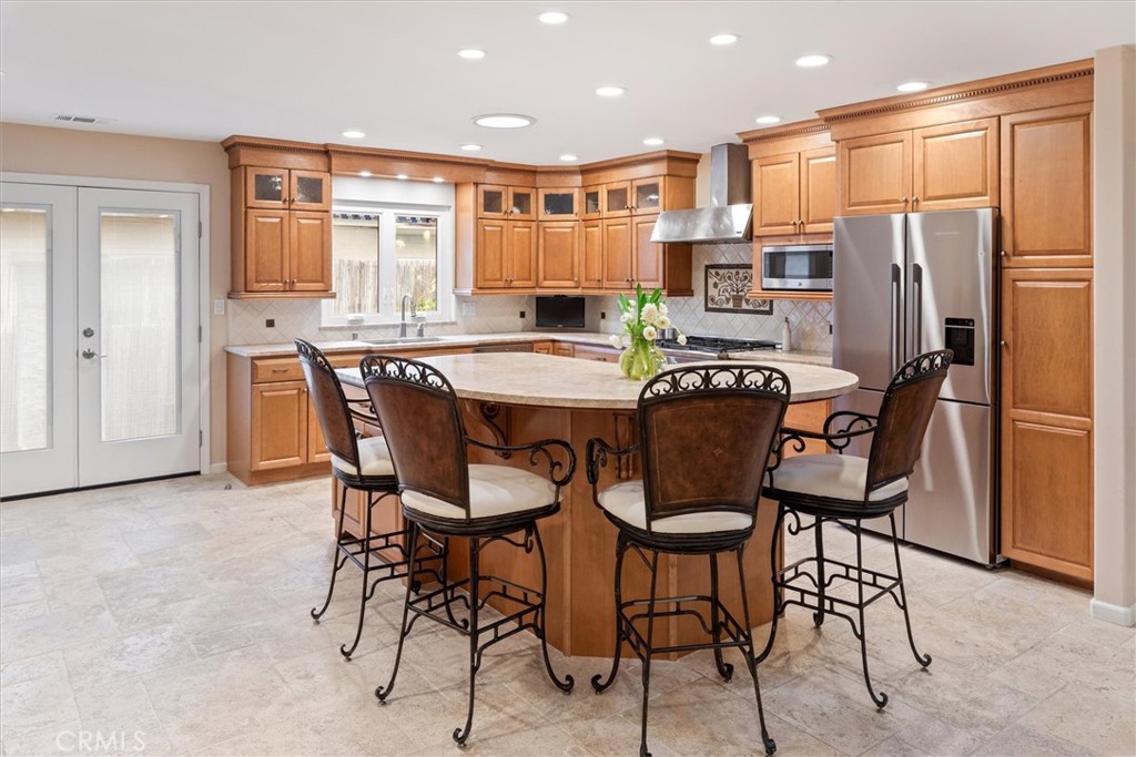 323 La Paloma Avenue