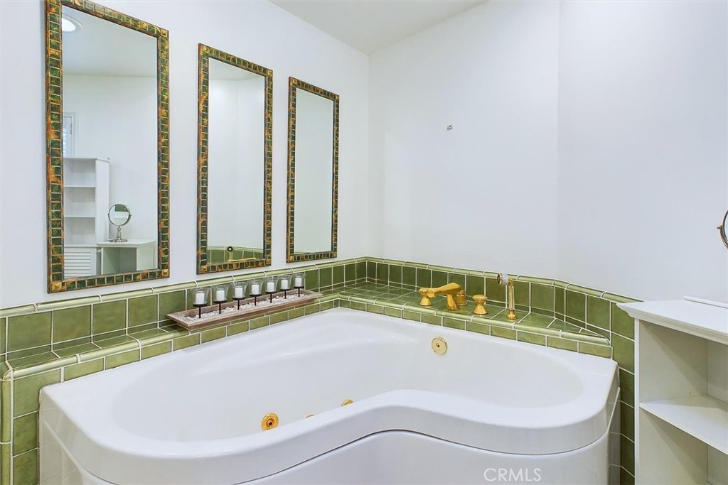 323 La Paloma Avenue