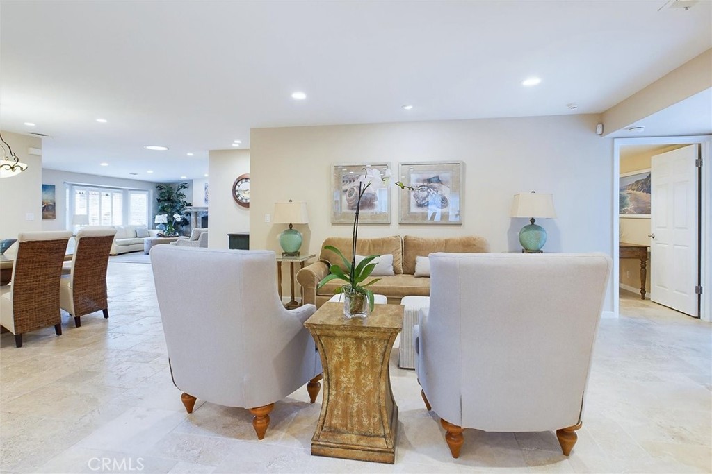 323 La Paloma Avenue