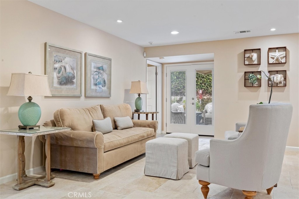 323 La Paloma Avenue