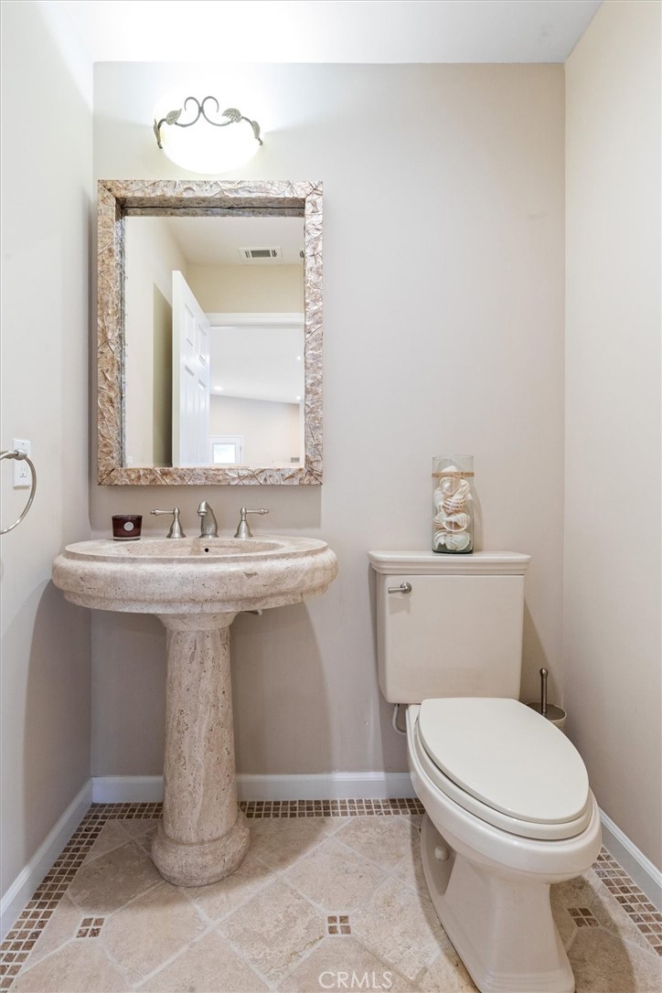 323 La Paloma Avenue