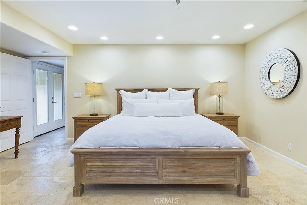 323 La Paloma Avenue