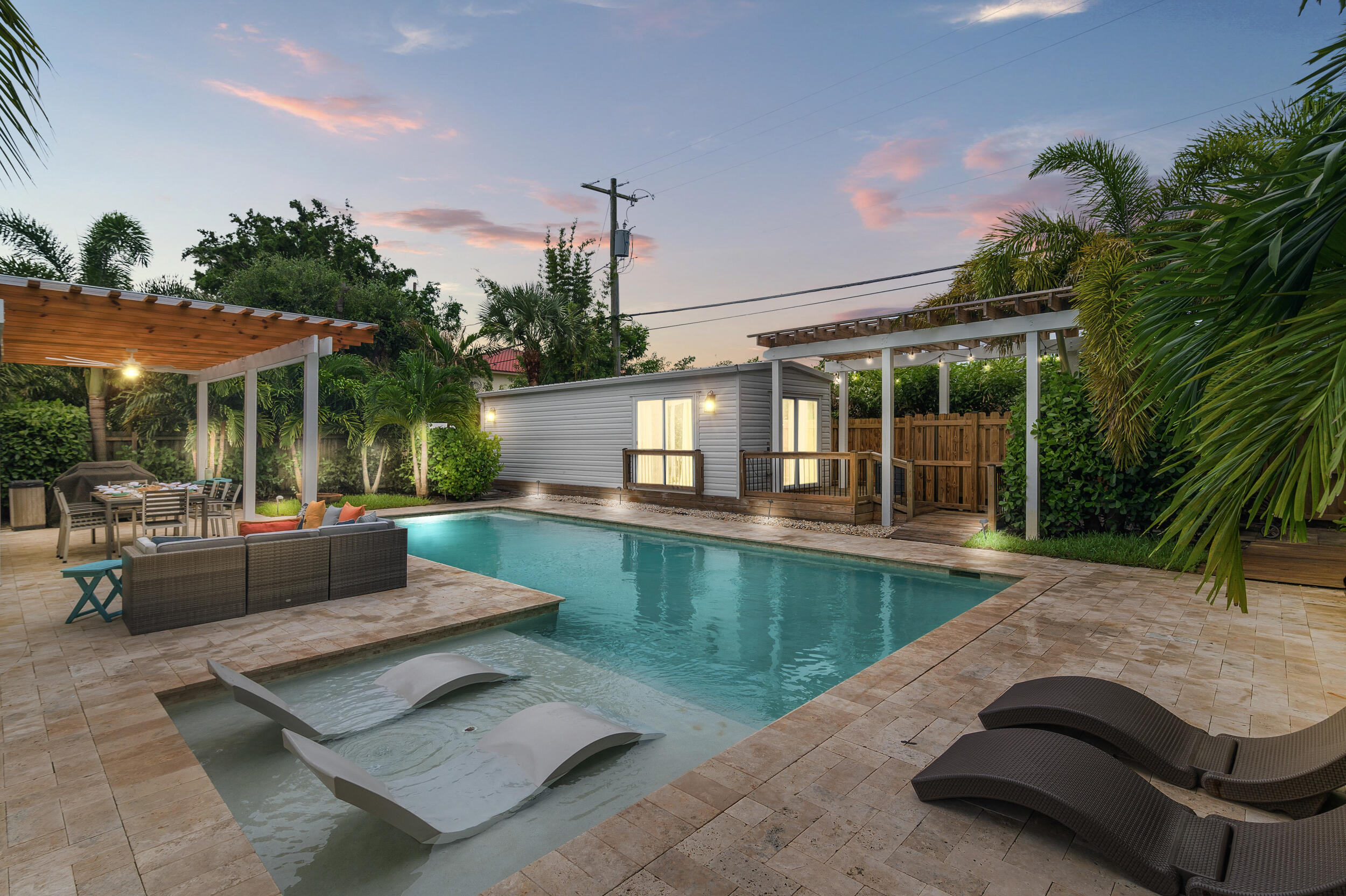 1601 S PALMWAY