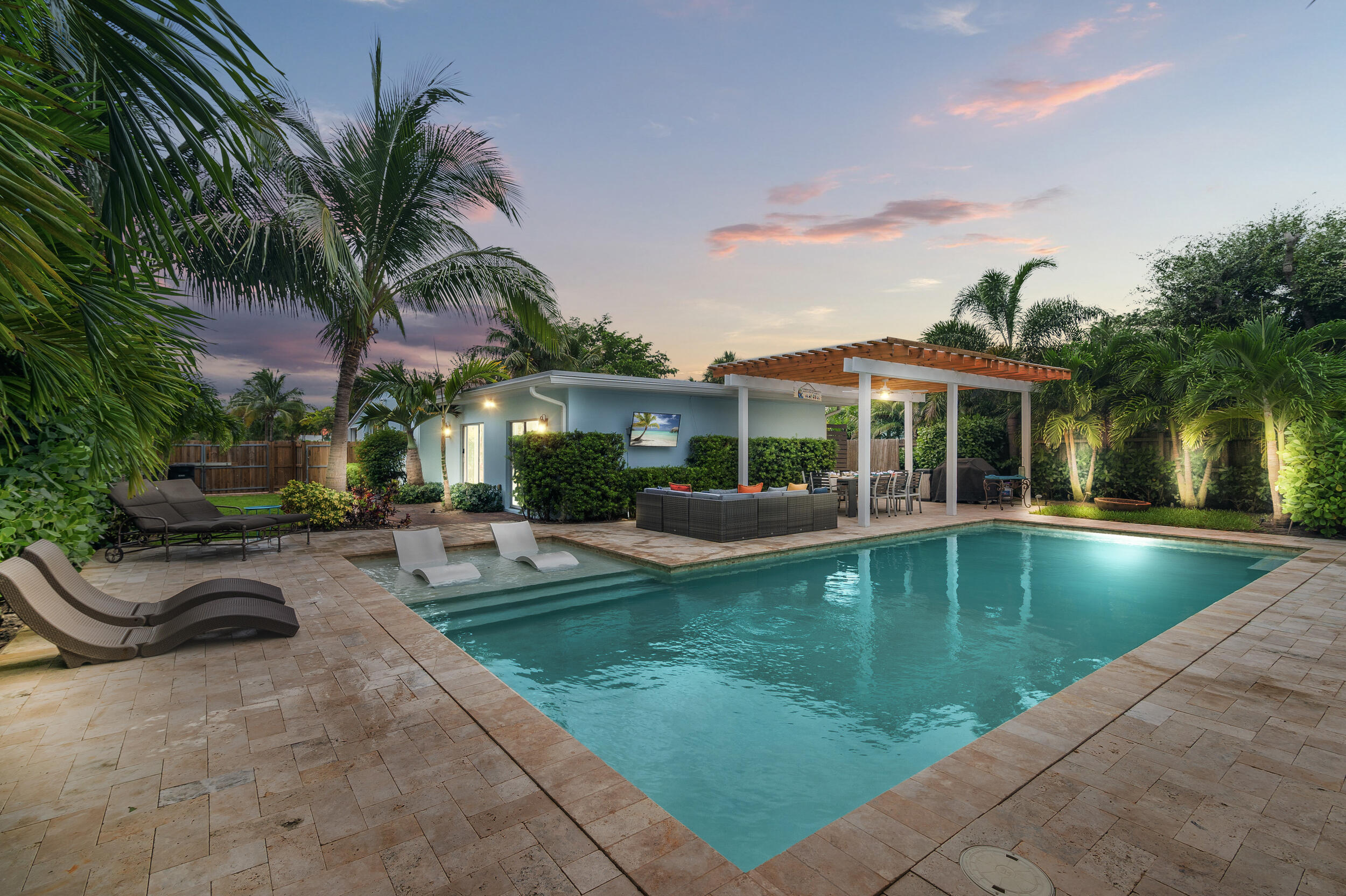 1601 S PALMWAY
