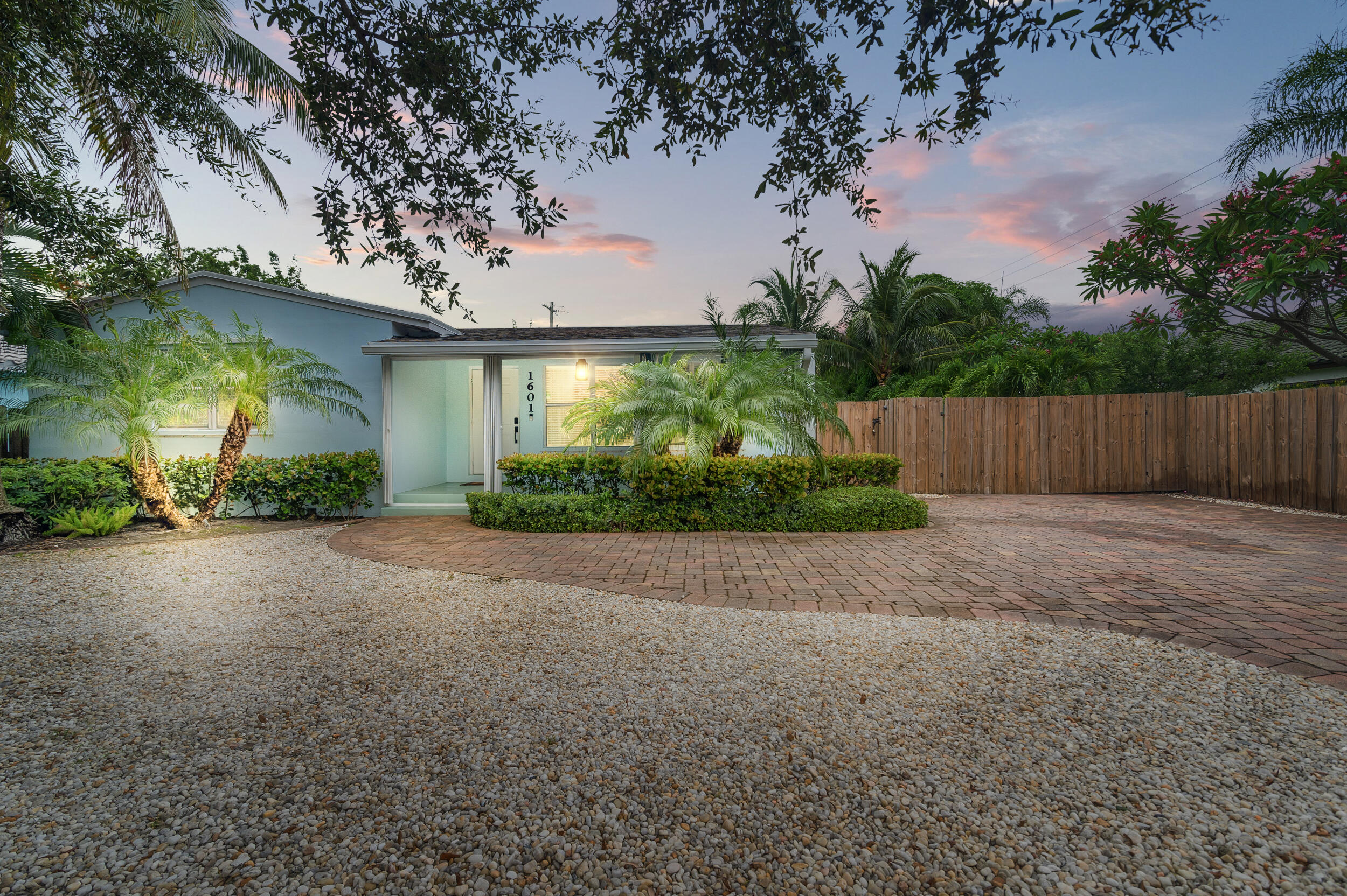 1601 S PALMWAY