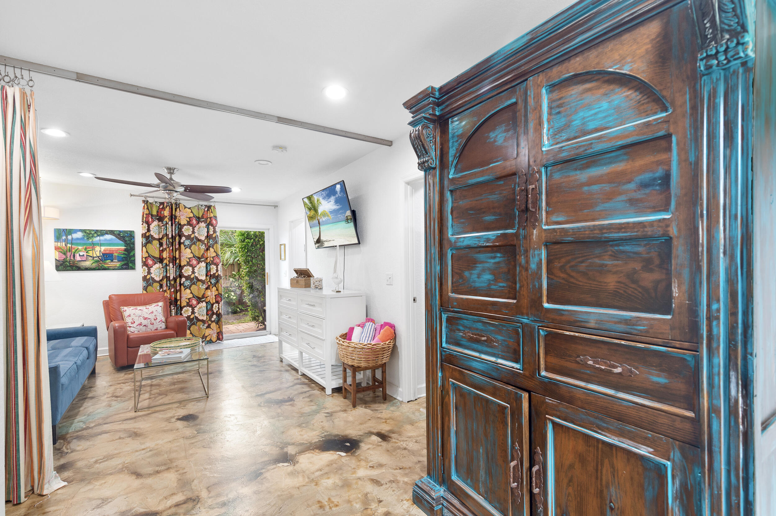 1601 S PALMWAY