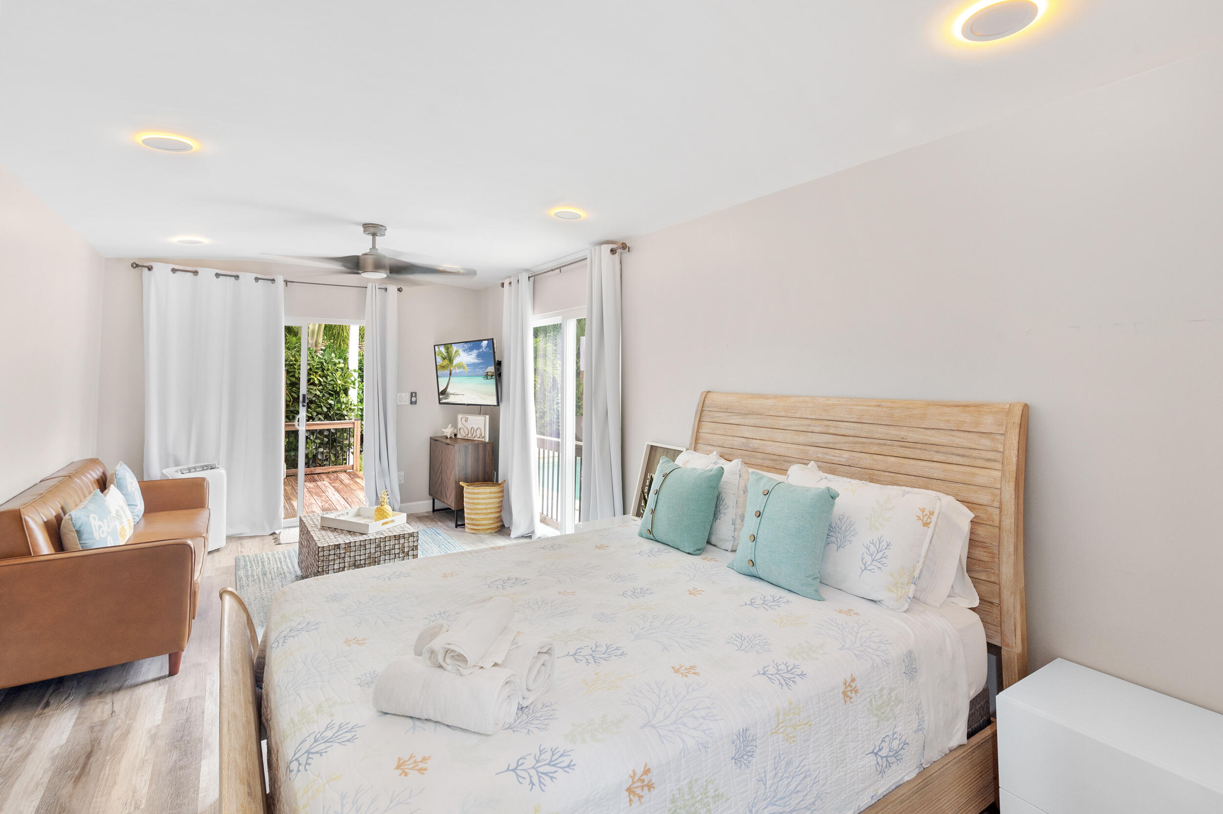 1601 S PALMWAY