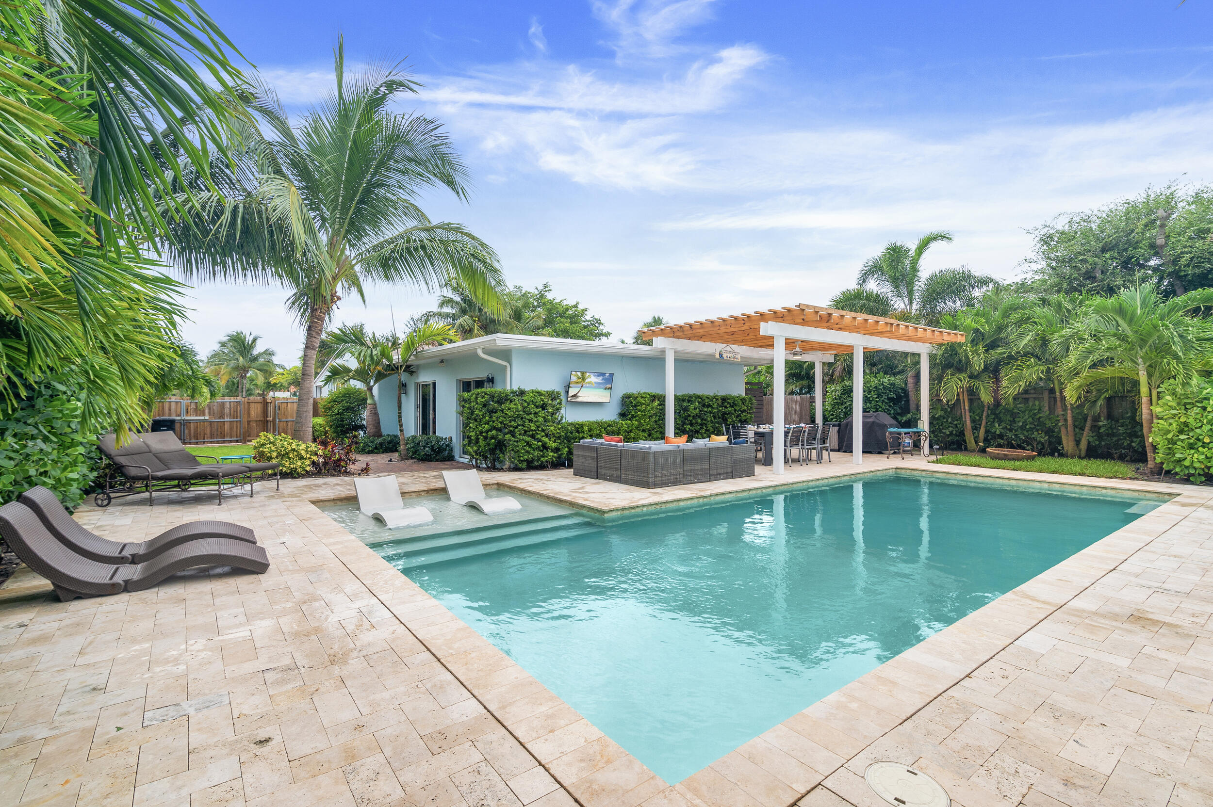 1601 S PALMWAY