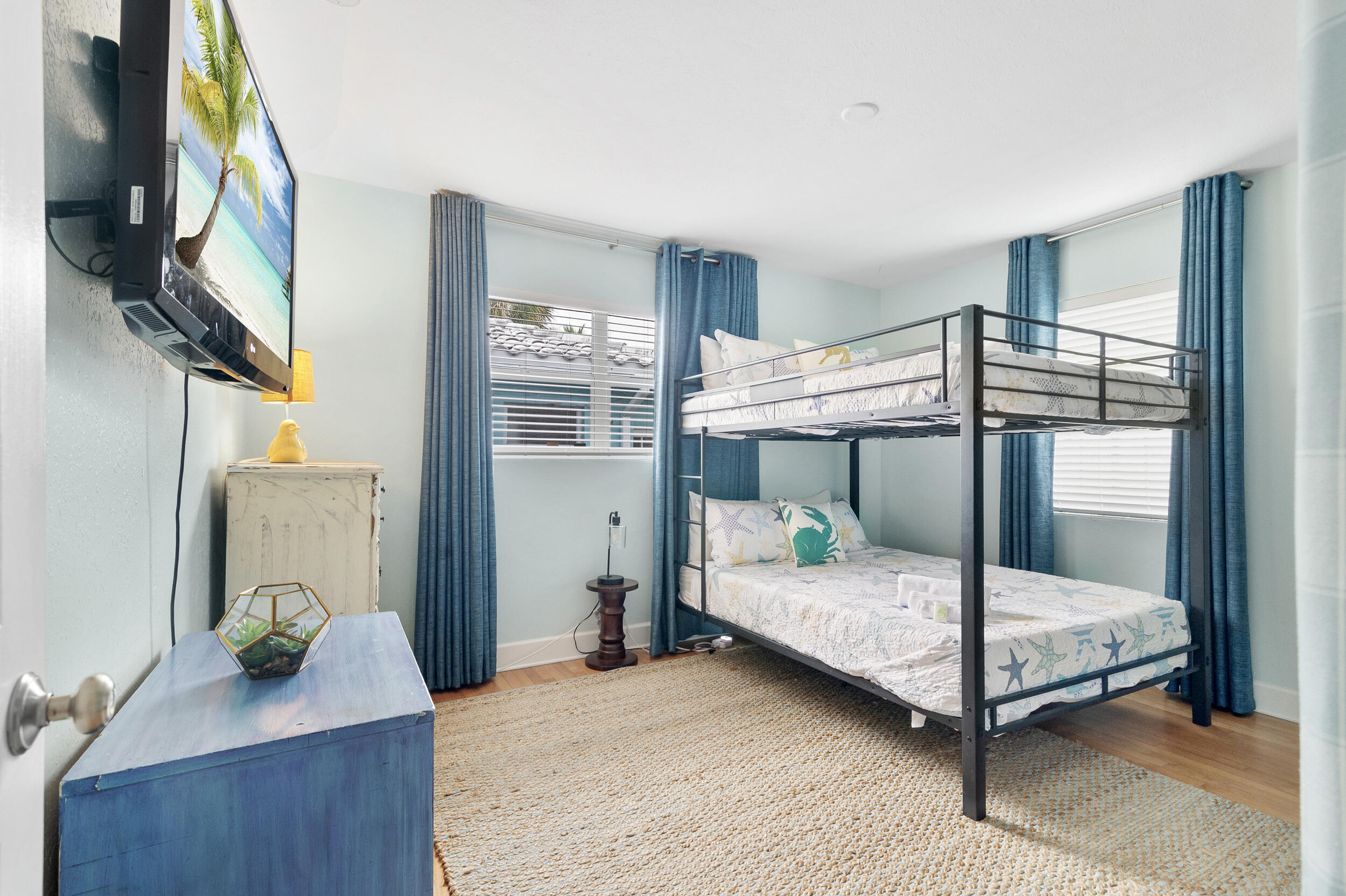 1601 S PALMWAY