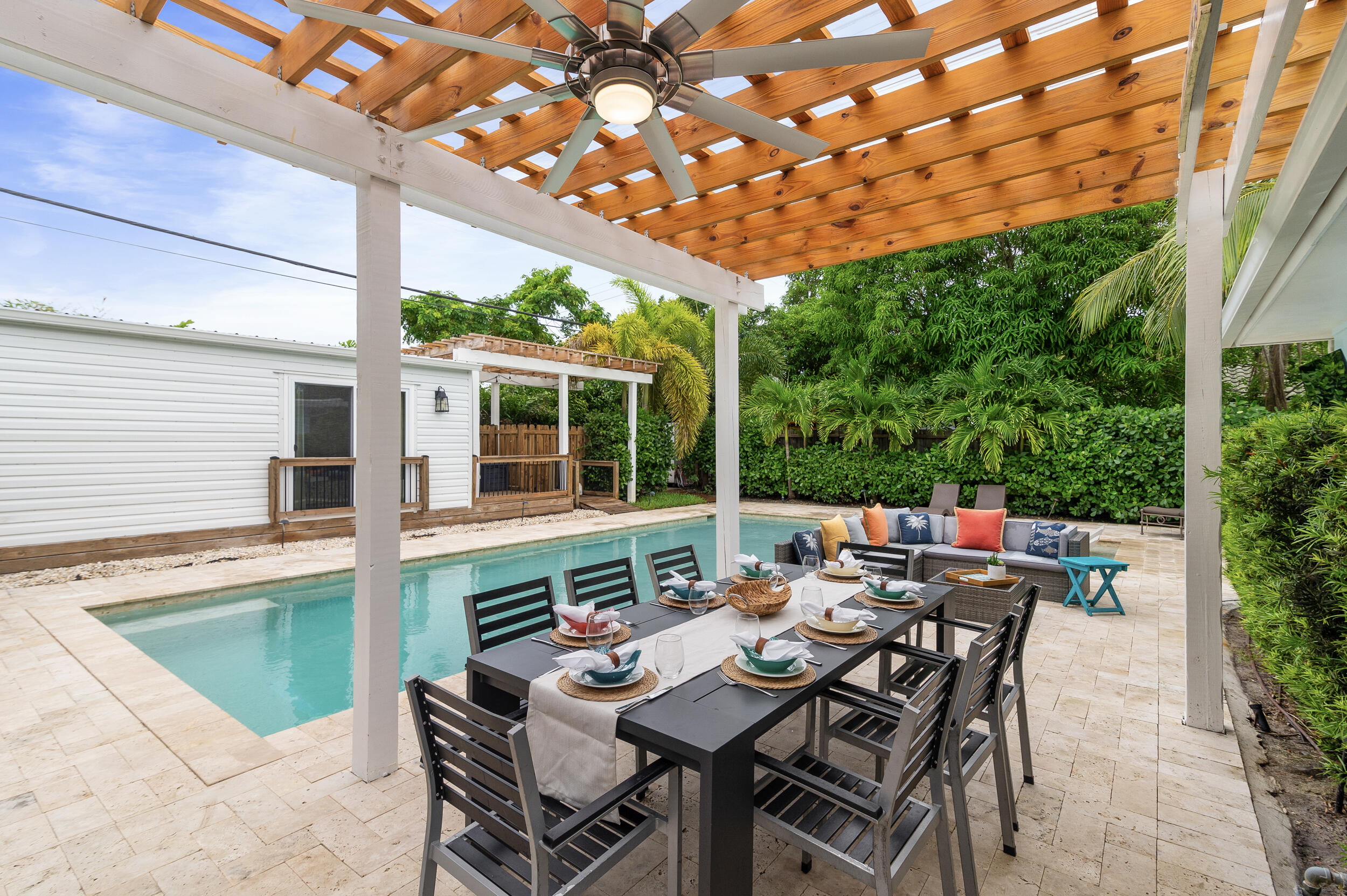 1601 S PALMWAY