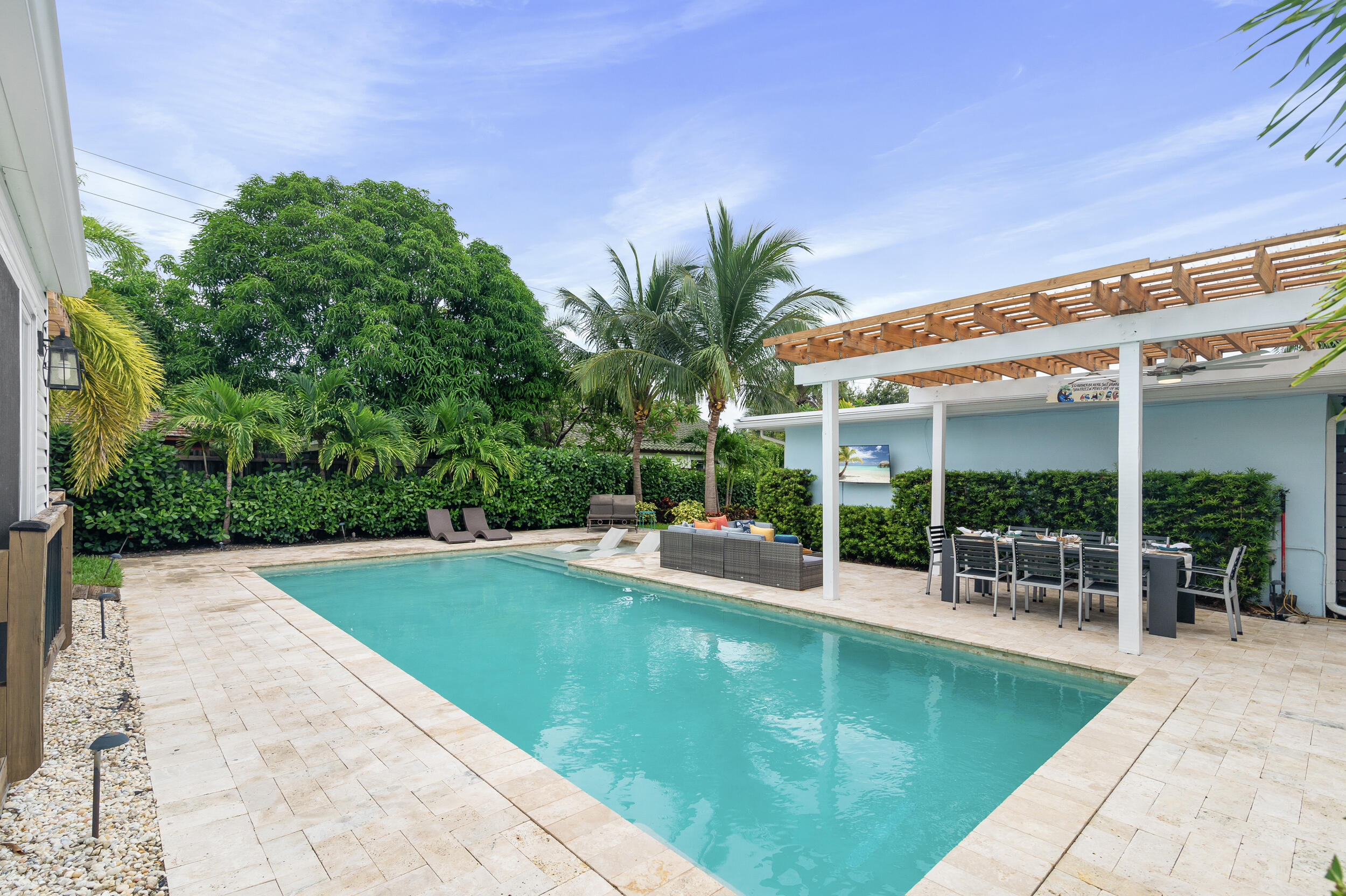 1601 S PALMWAY
