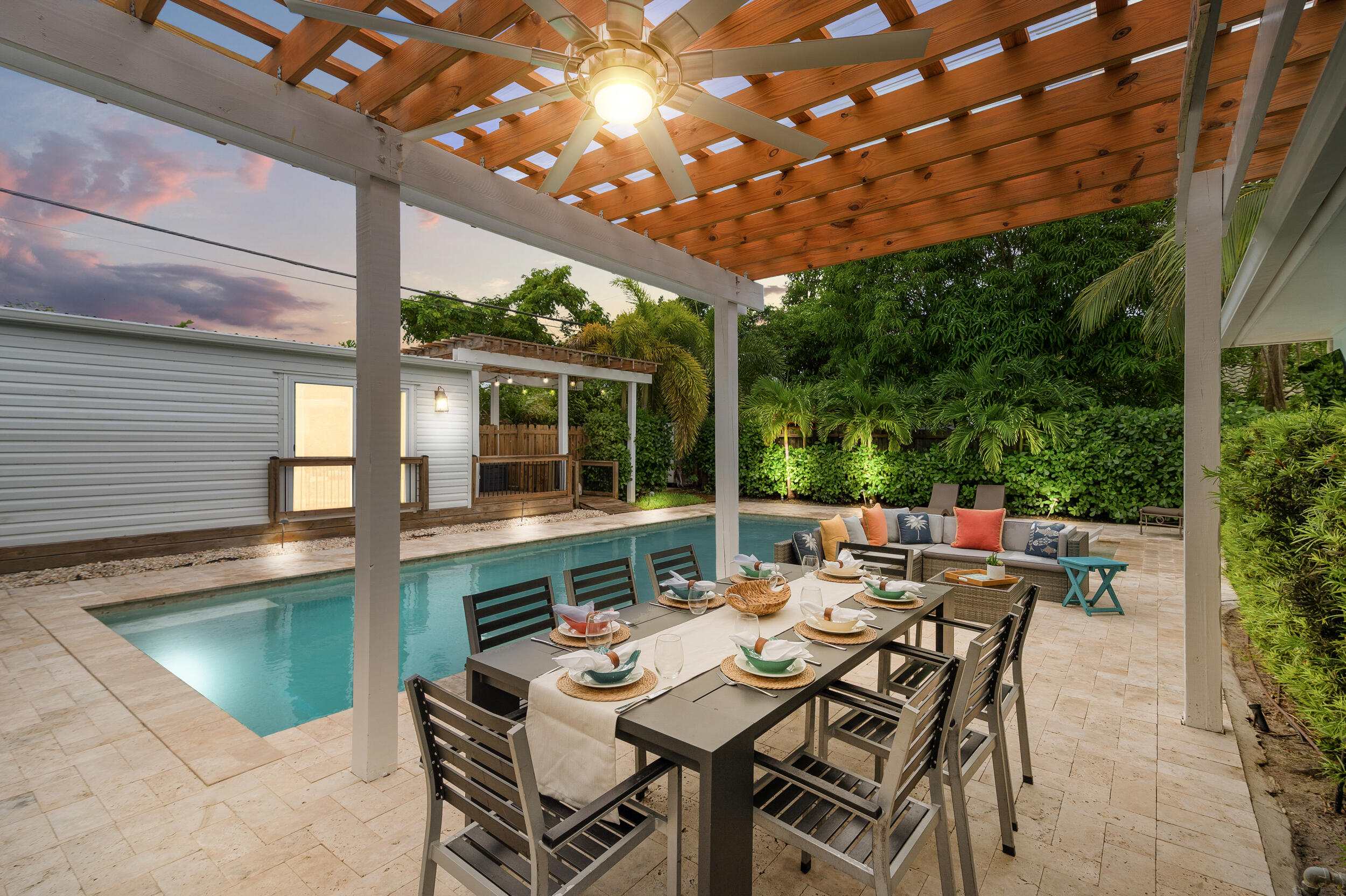 1601 S PALMWAY