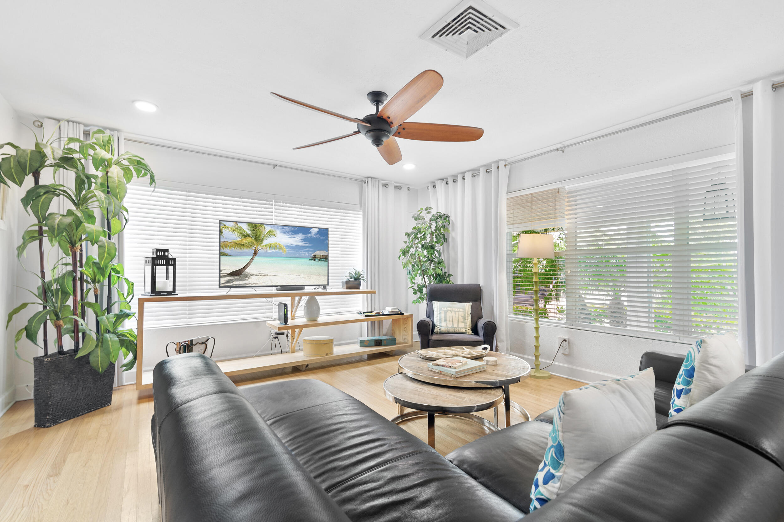 1601 S PALMWAY